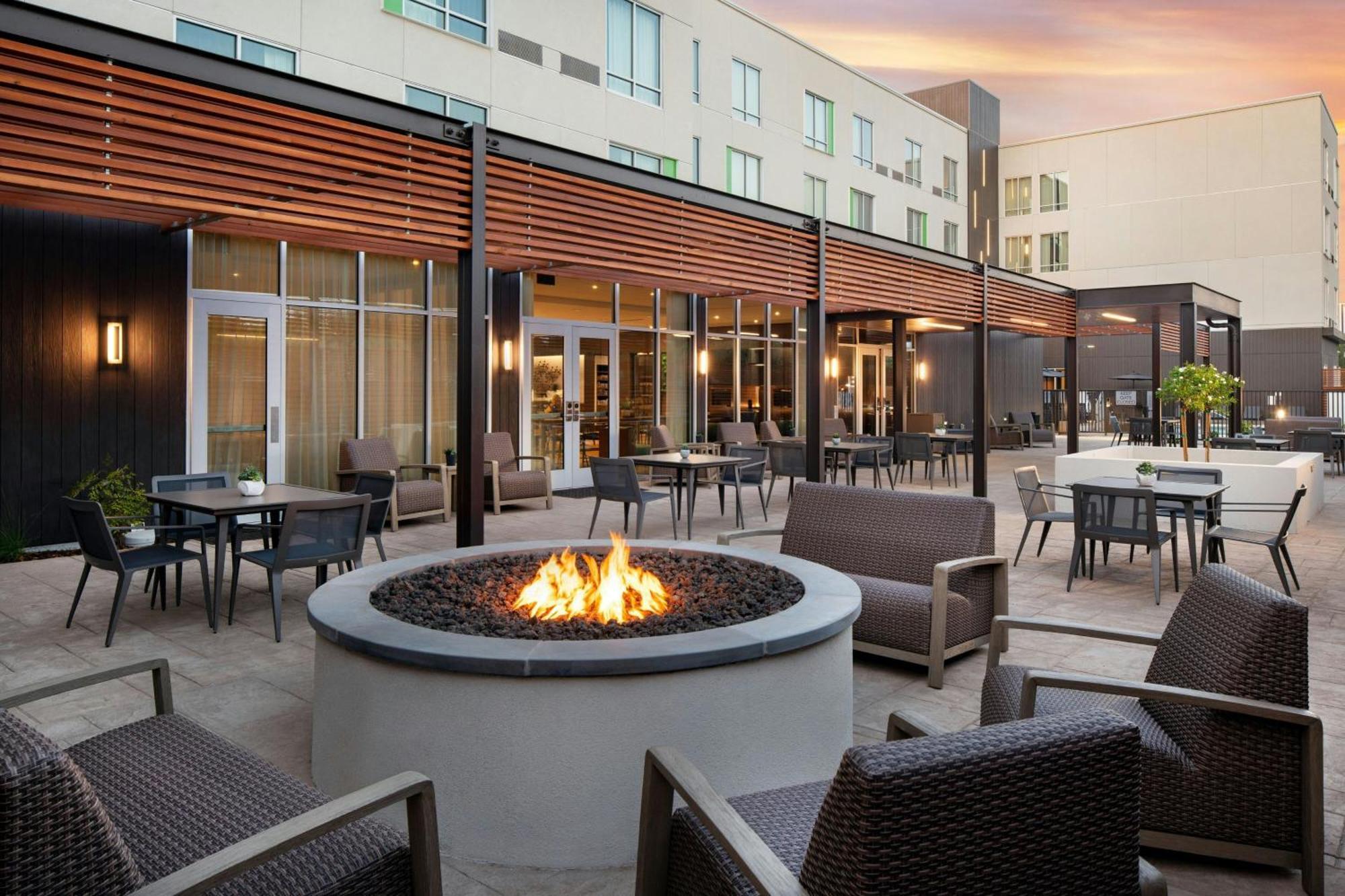 Hotel Courtyard By Marriott Fresno Clovis Exterior foto